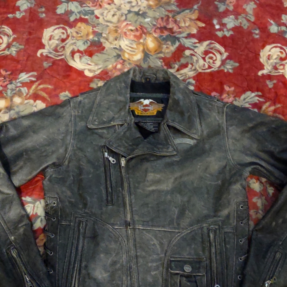 Harley Davidson, size small men's or women's vintage leather jacket.